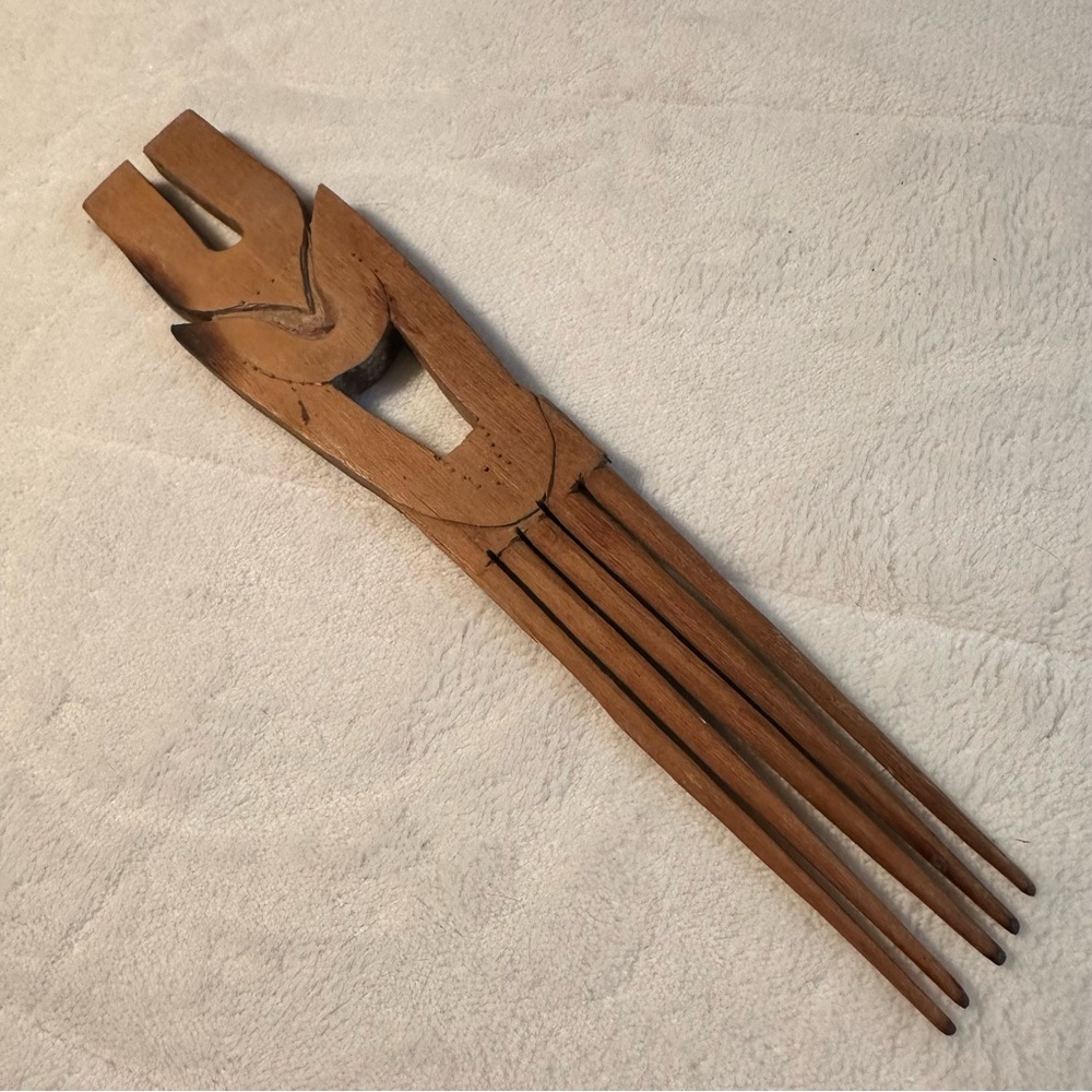 HANDCARVED ACCESSORY WOOD COMB HAIRPICK AFRO AMERICAN SURINAME